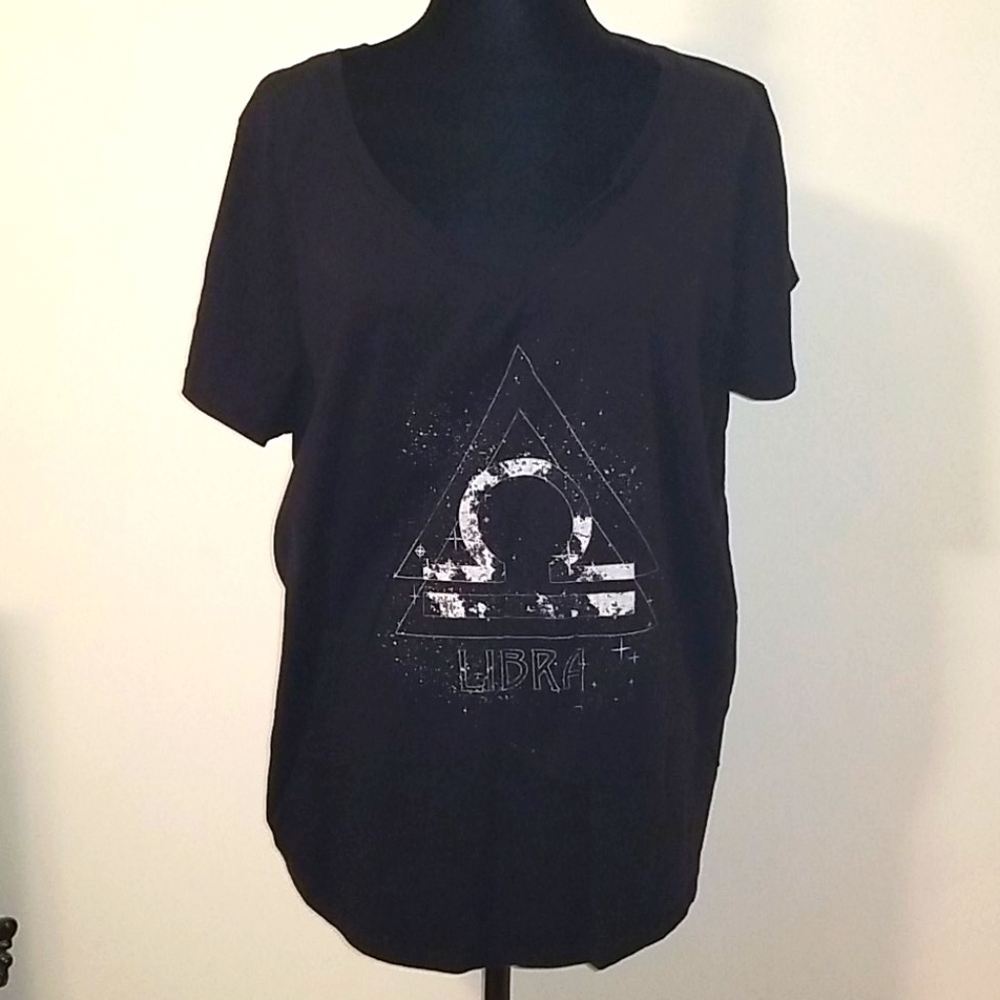 GUC Torrid Libra V-Neck Tee size 3
